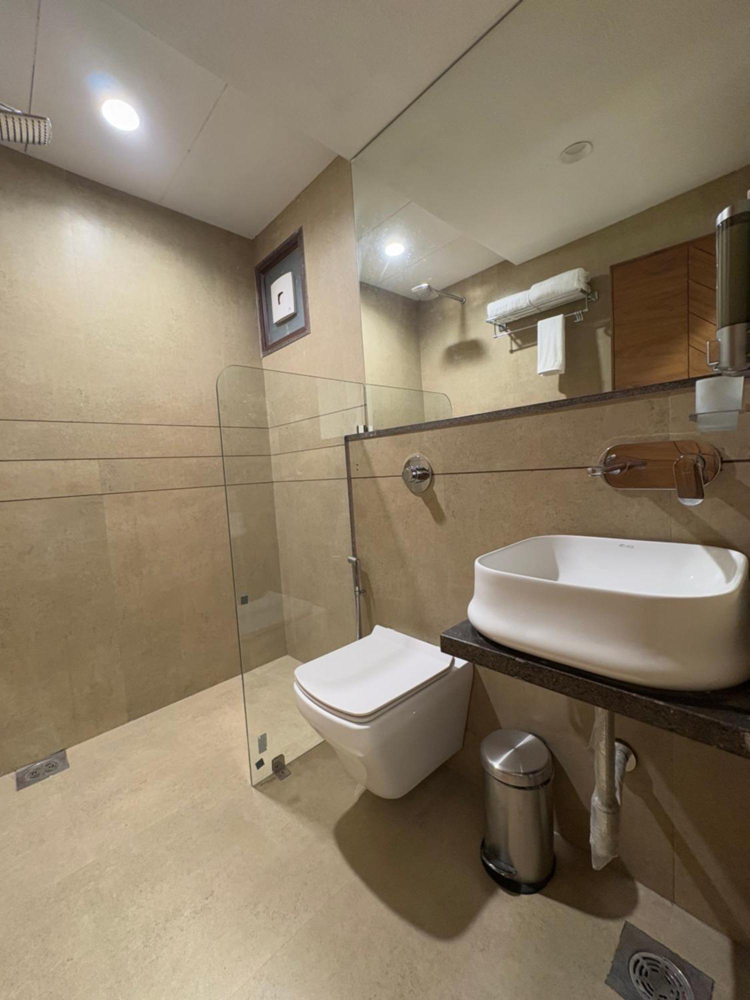 Pam Premium Hotel 바도다라 외부 사진
