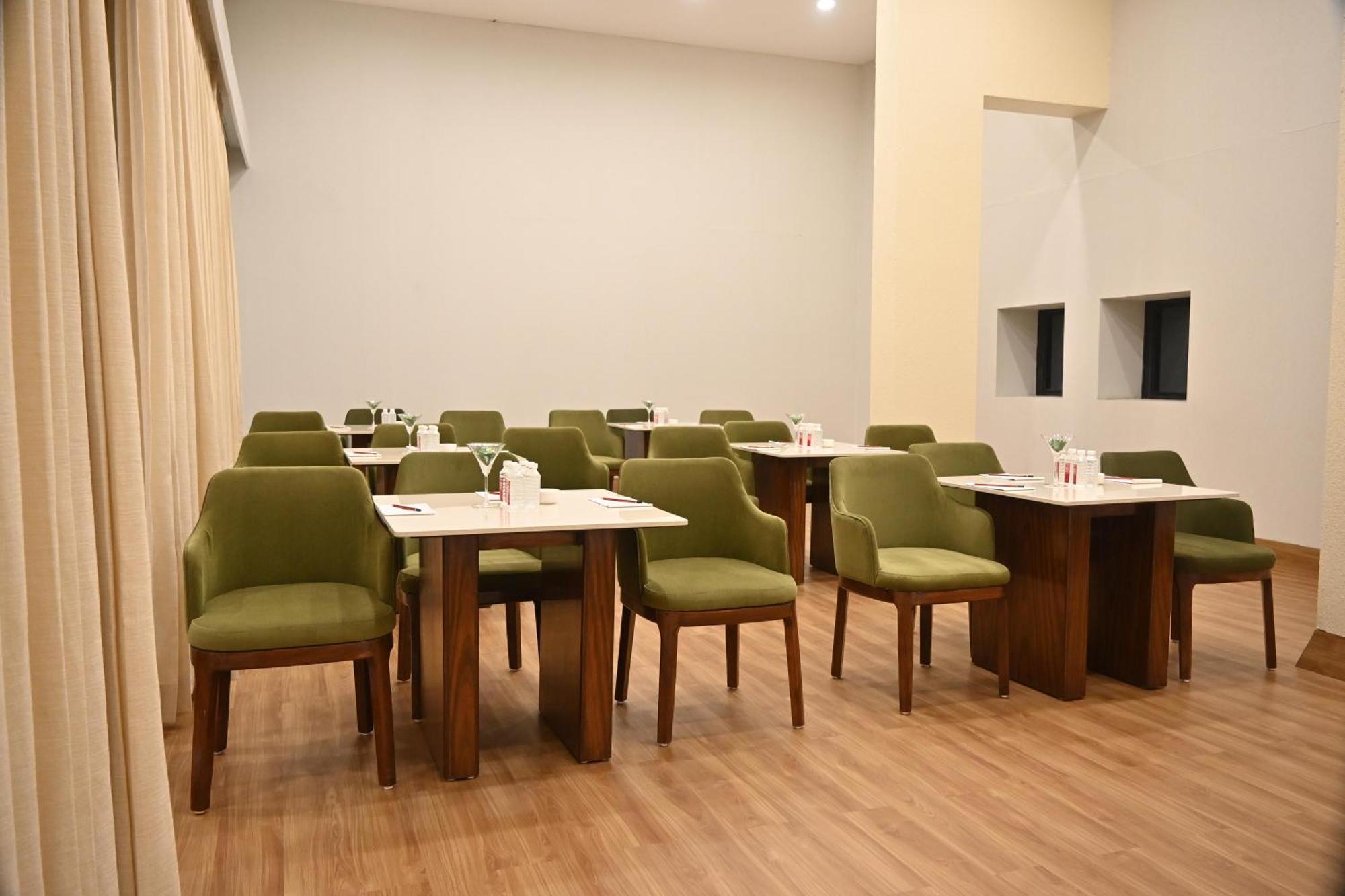 Pam Premium Hotel 바도다라 외부 사진