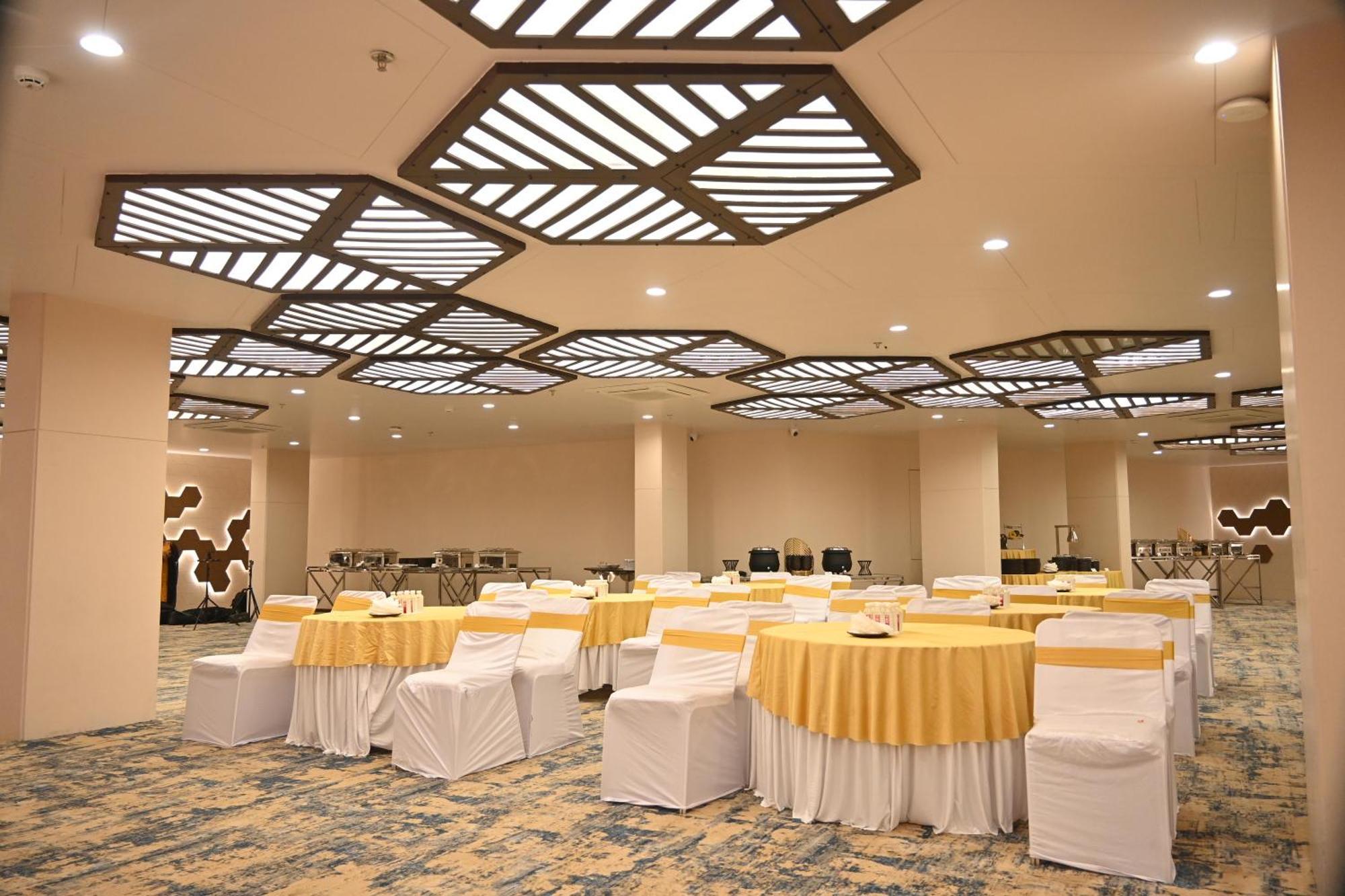 Pam Premium Hotel 바도다라 외부 사진
